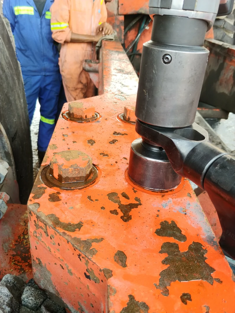 Mejora en seguridad y eficiencia en minería mediante soluciones avanzadas de empernado.