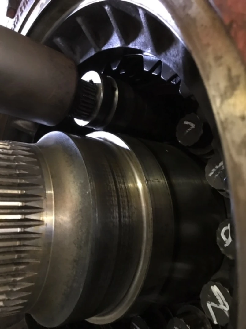 Tecnología de empernado que elimina peligros en procesos mineros y optimiza la productividad.