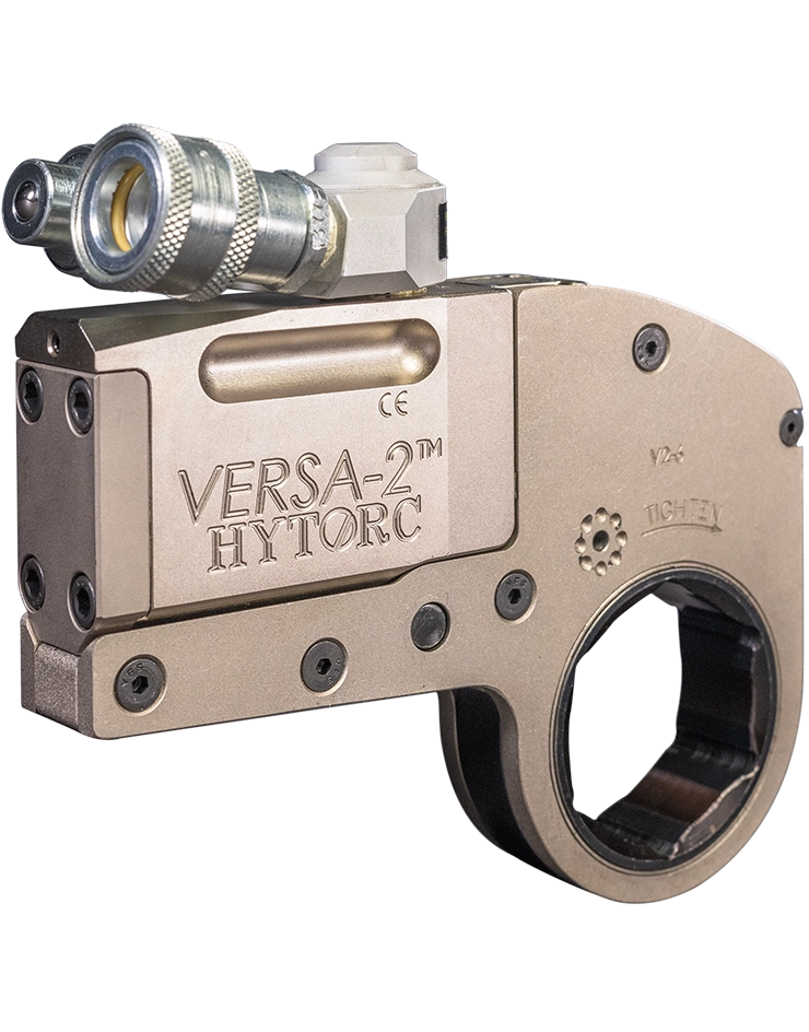 Llave de torque hidráulica VERSA compacta y confiable, con diseño simple, sistema Uniswivel 360° y alto rendimiento en espacios reducidos.
