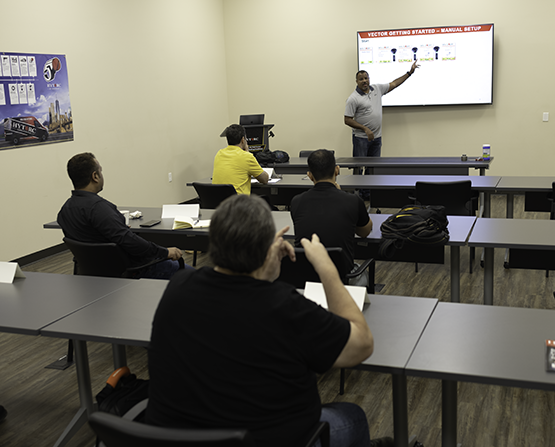 La Academia HYTORC ofrece capacitación integral que garantiza que tu equipo realice tareas de atornillado de forma segura y precisa, reduciendo riesgos y mejorando la productividad.