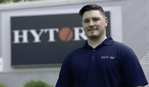 Un empleado de HYTORC de servicio al cliente